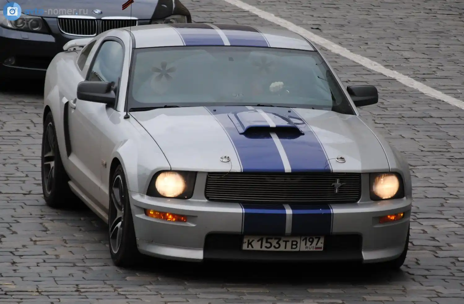 Фото автомобиля FORD MUSTANG, 2005 — госномер К968УА62. Цвет: Белый