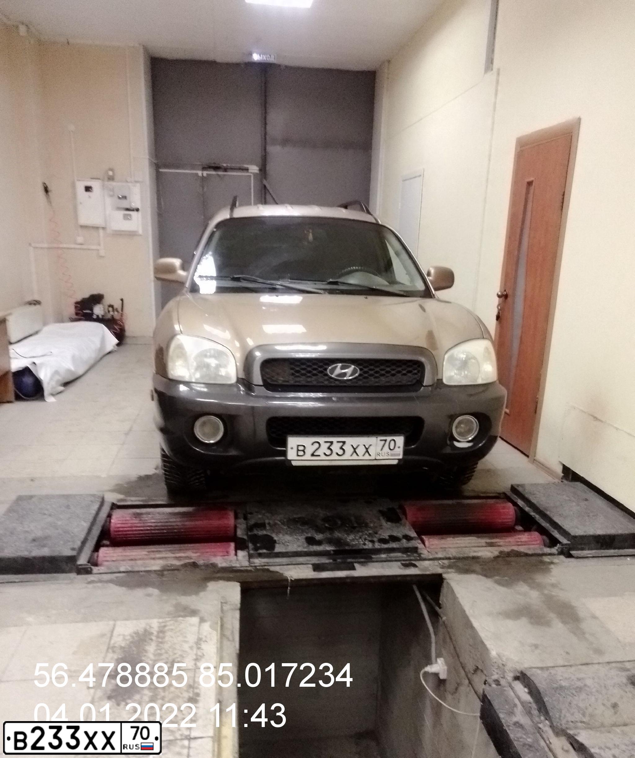 Фото автомобиля HYUNDAI SANTA FE, 2001 — госномер В955УМ122. Цвет: ЗОЛОТИСТЫЙ