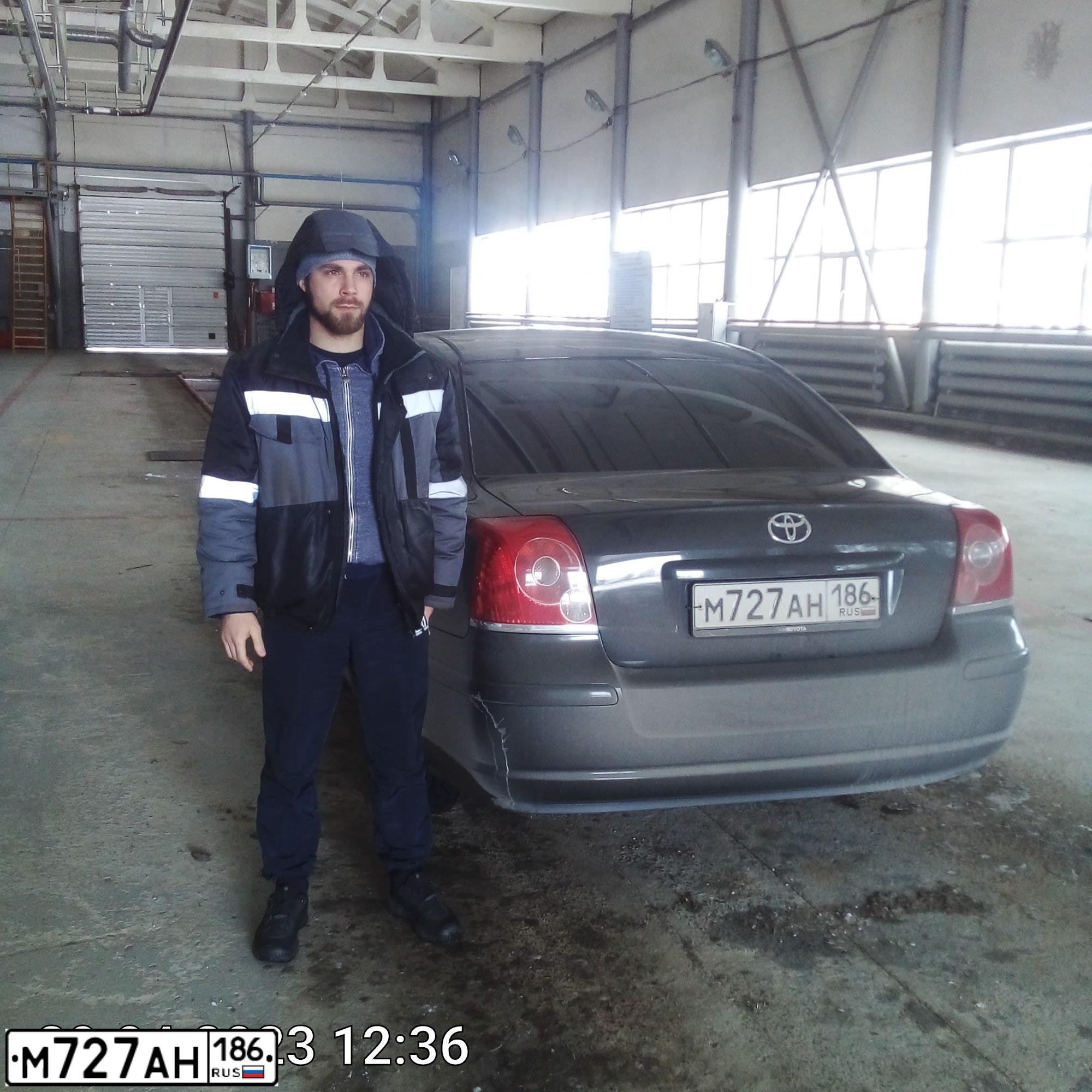 Фото автомобиля TOYOTA AVENSIS, 2007 — госномер М727АН186. Цвет: ЧЕРНЫЙ