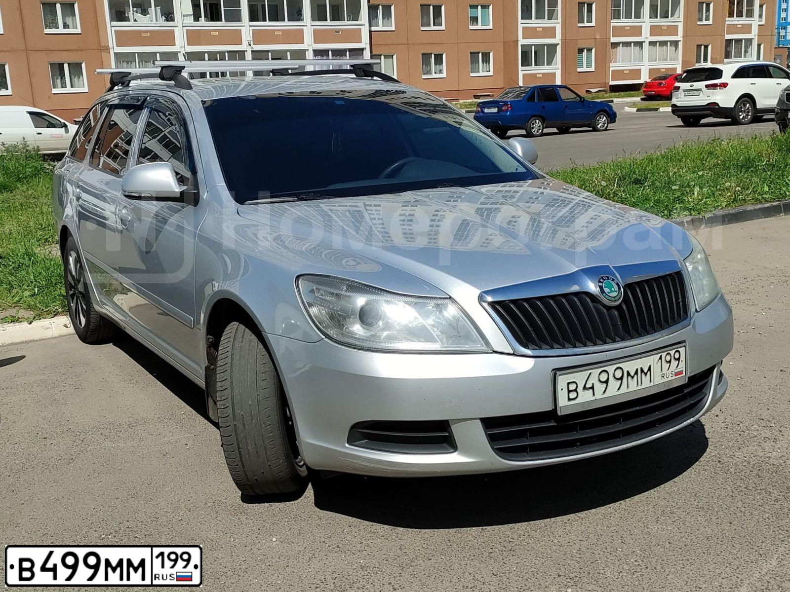 Фото автомобиля SKODA OCTAVIA, 2012 — госномер В499ММ199. Цвет: Серебристый