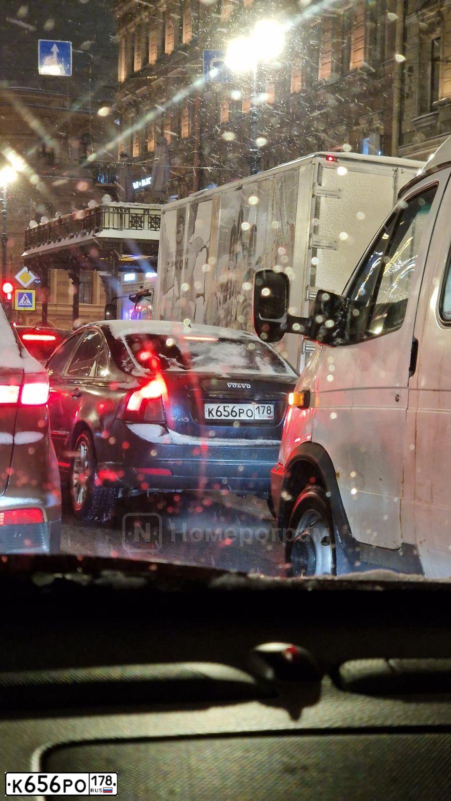 Фото автомобиля VOLVO S40, 2008 — госномер К656РО178. Цвет: ЧЕРНЫЙ