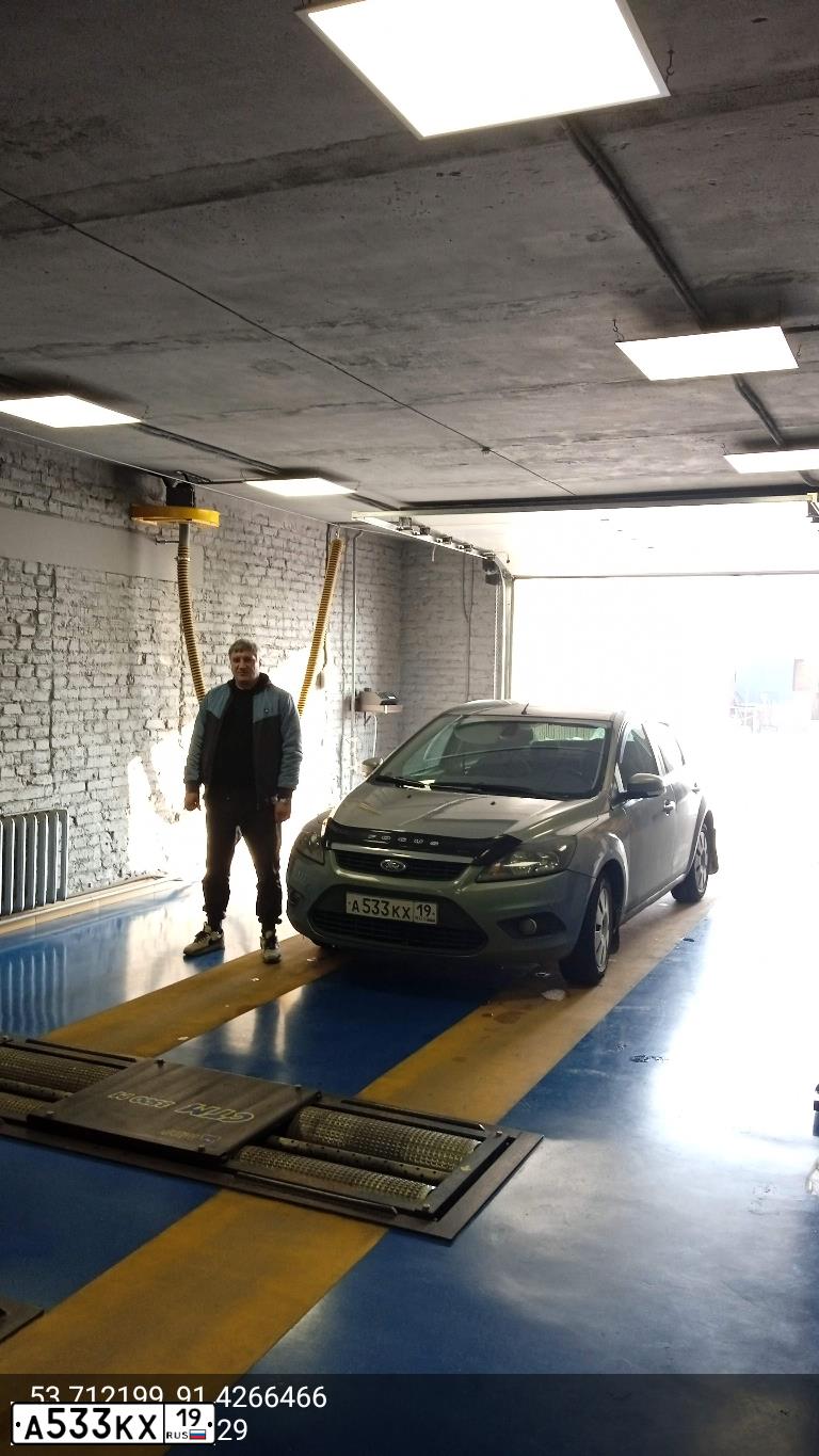 Фото автомобиля FORD FOCUS, 2009 — госномер А871ХЕ124