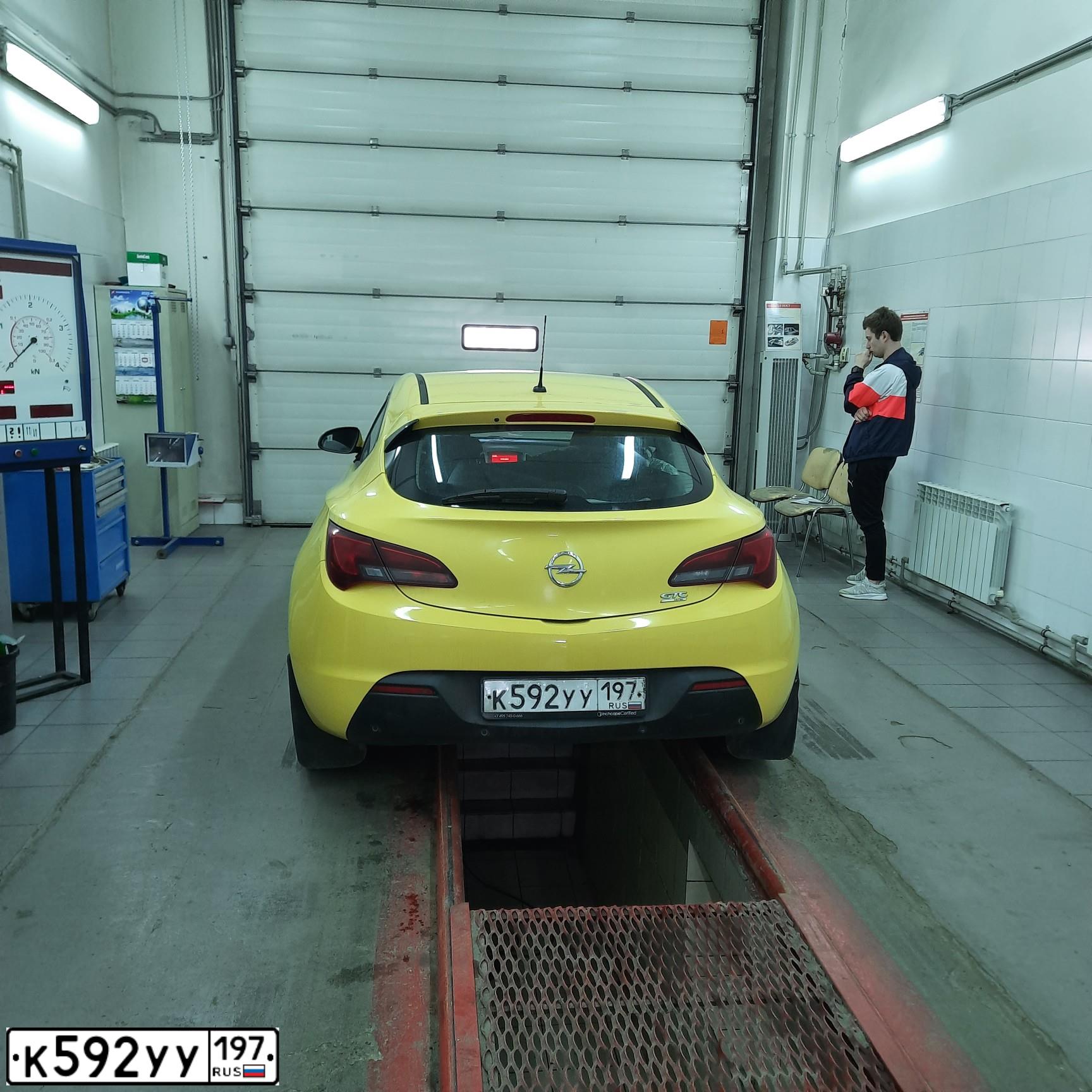 Фото автомобиля OPEL ASTRA, 2012 — госномер Т720АХ152. Цвет: ЖЕЛТЫЙ