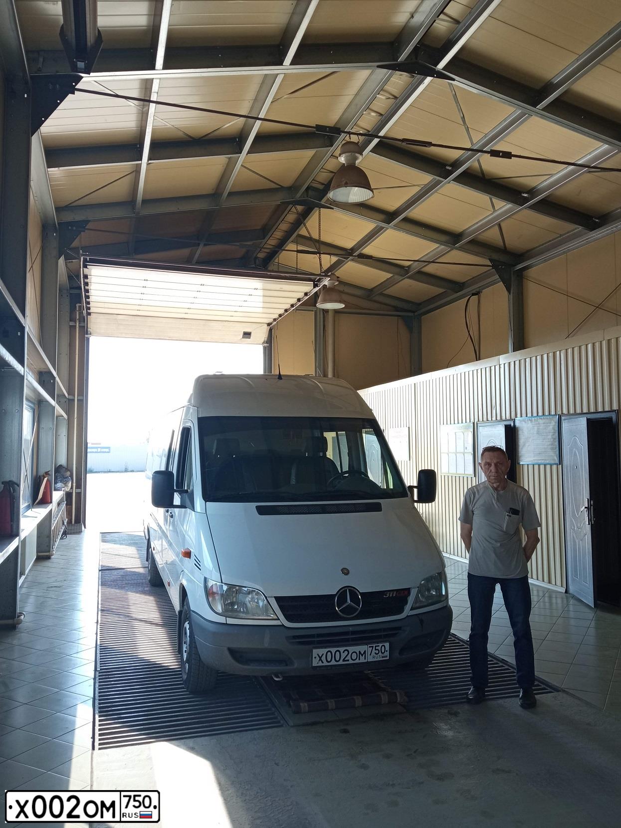 Фото автомобиля MERCEDES SPRINTER, 2015 — госномер Х002ОМ750. Цвет: БЕЛЫЙ