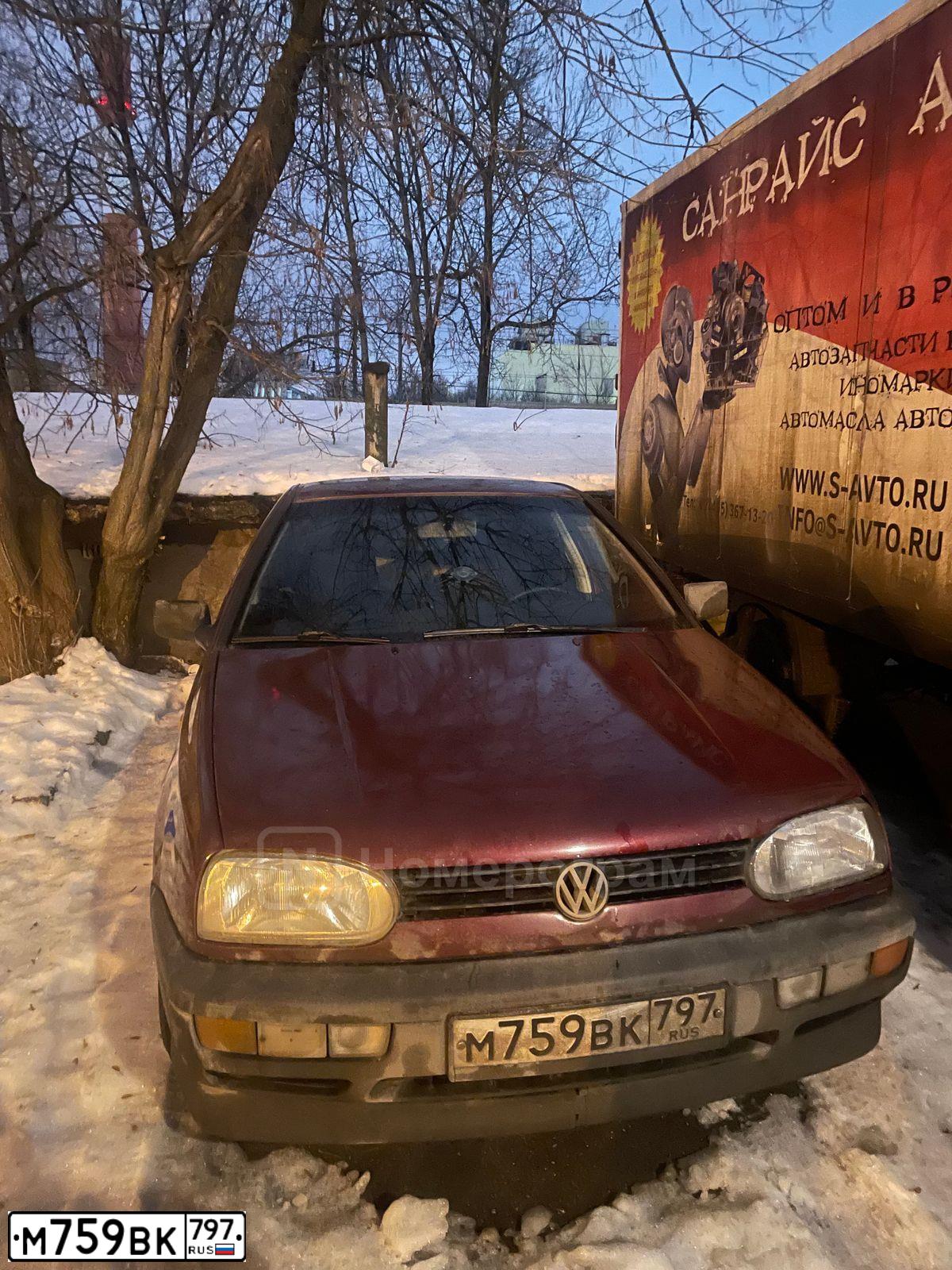 Фото автомобиля VOLKSWAGEN GOLF, 1993 — госномер М759ВК797. Цвет: КРАСНЫЙ ВИШНЕВЫЙ 