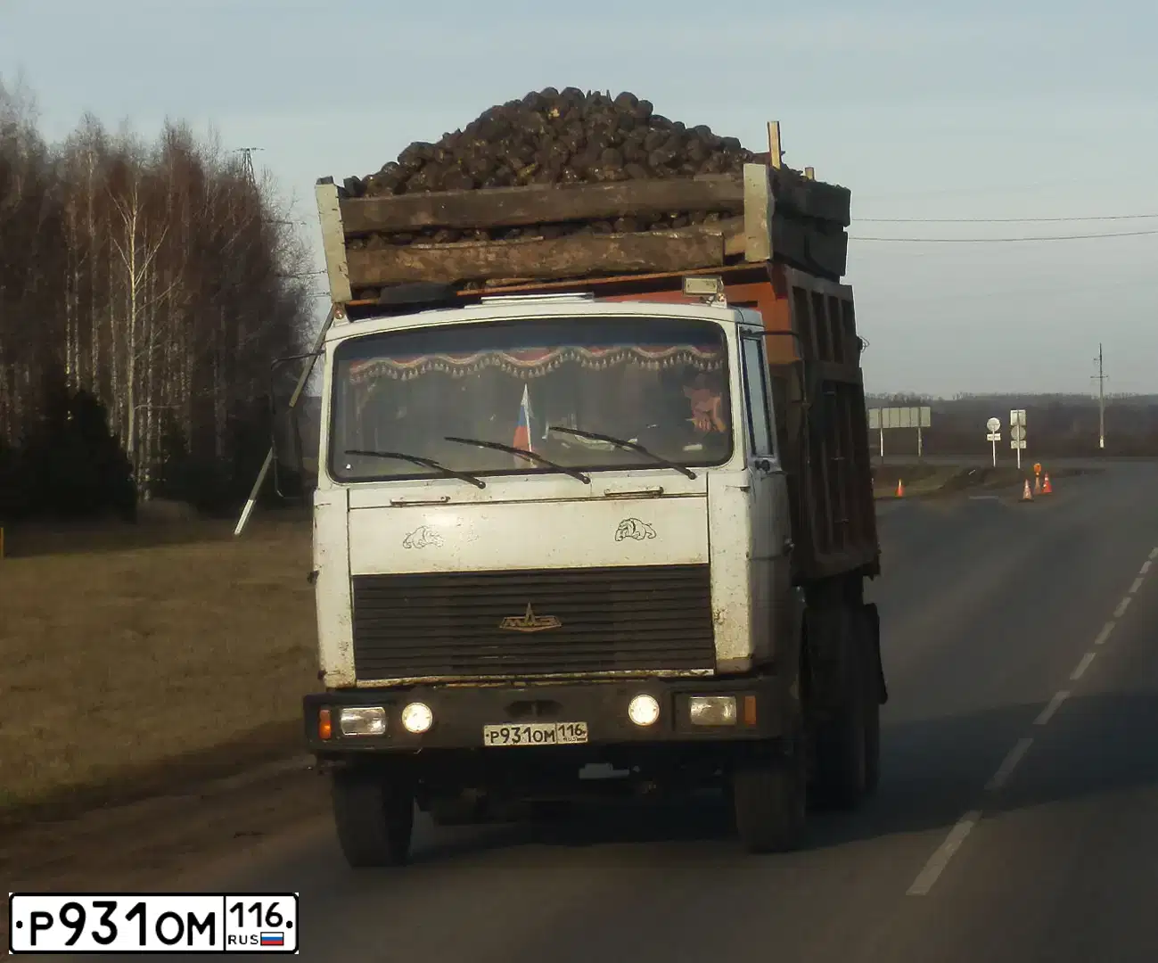 Фото автомобиля MAZ 5516 /6X4/, 2006 — госномер Р931ОМ116. Цвет: Белый