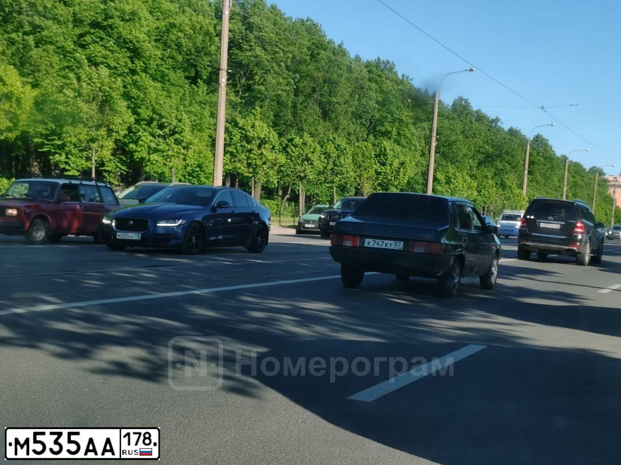 Фото автомобиля MERCEDES-BENZ C180, 2012 — госномер Р424МУ07. Цвет: СЕРЫЙ