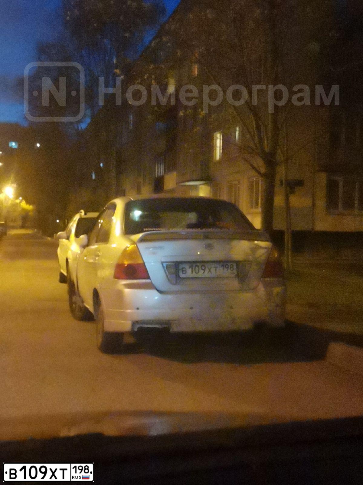 Фото автомобиля SUZUKI AERIO, 2002 — госномер Т174ЕТ178. Цвет: СЕРЕБРИСТЫЙ