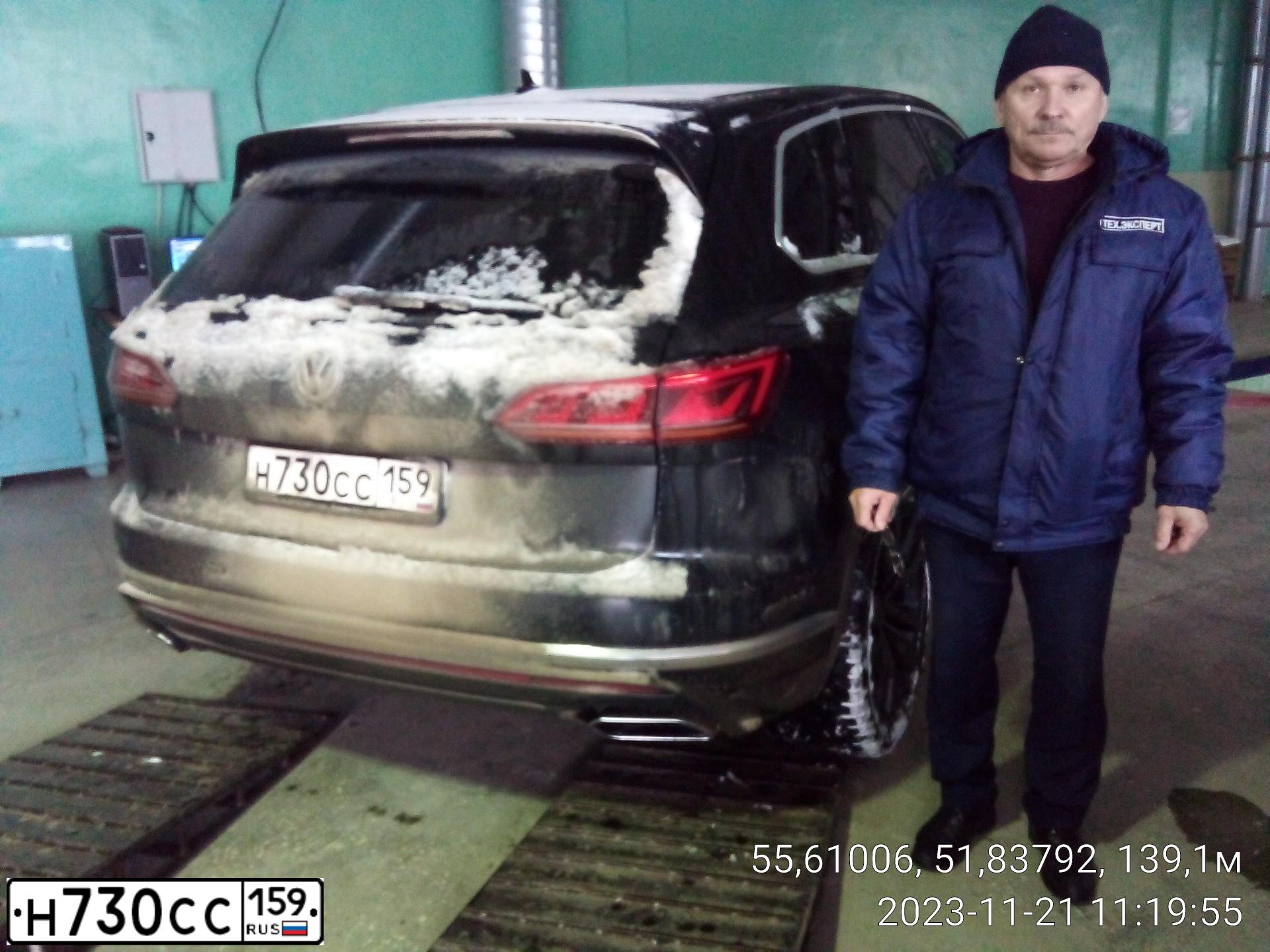 Фото автомобиля VOLKSWAGEN TOUAREG, 2018 — госномер С727НТ716. Цвет: ЧЕРНЫЙ
