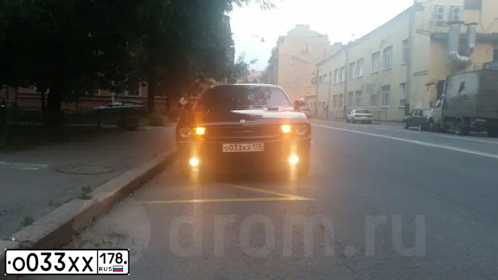 Фото автомобиля DODGE CHALLENGER, 2012 — госномер Т052КУ198