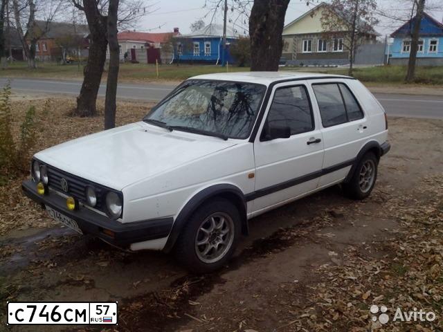 Фото автомобиля VOLKSWAGEN GOLF, 1988 — госномер С746СМ57. Цвет: Белый