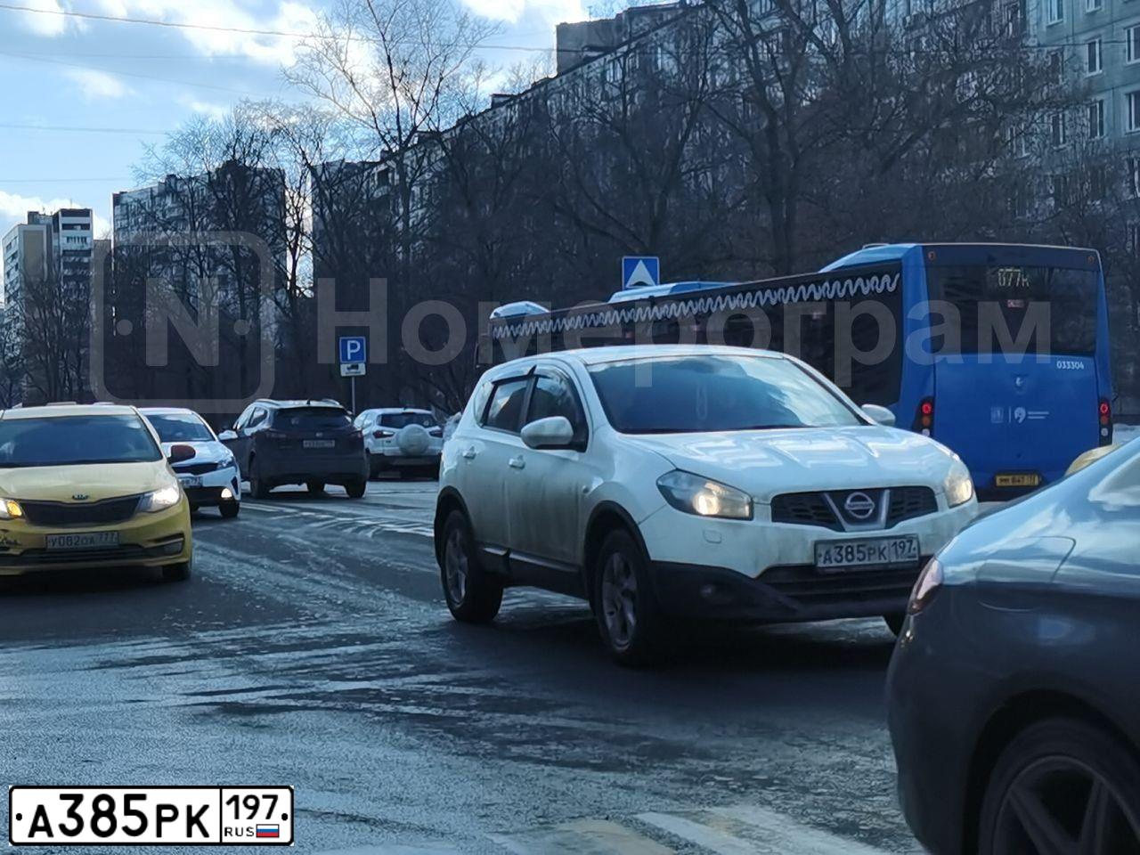 Фото автомобиля NISSAN QASHQAI, 2011 — госномер К611УА799. Цвет: Белый