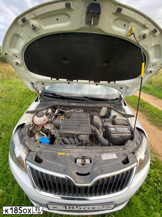 Фото автомобиля SKODA RAPID, 2018 — госномер К185ОХ35. Цвет: Белый