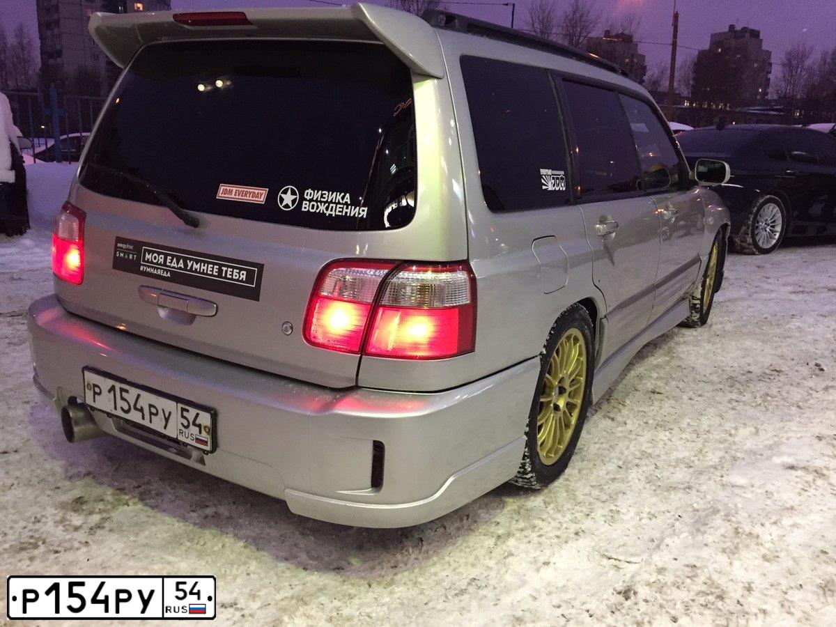 Фото автомобиля SUBARU FORESTER, 1999 — госномер В889УО47. Цвет: БЕЛЫЙ СЕРЕБРИСТЫЙ