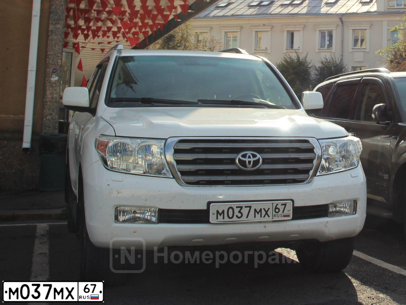 Фото автомобиля TOYOTA LANDCRUISER 200, 2011 — госномер Р282АХ46. Цвет: Белый