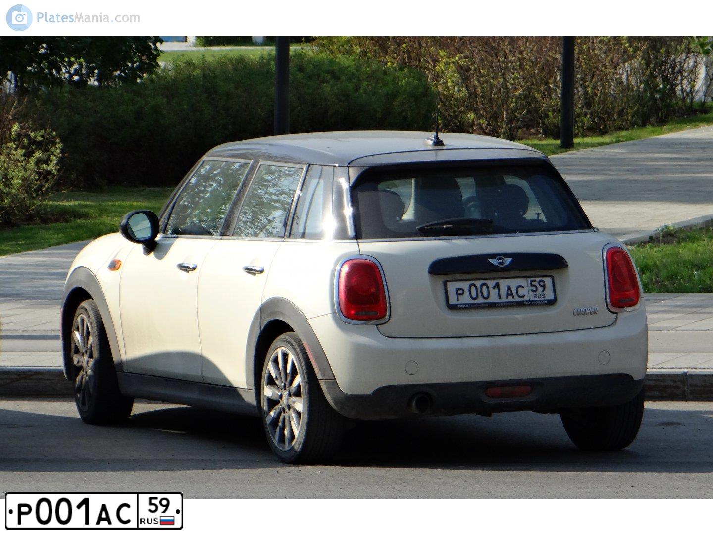 Фото автомобиля MINI COOPER, 2017 — госномер Р001АС59. Цвет: ЧЕРНЫЙ