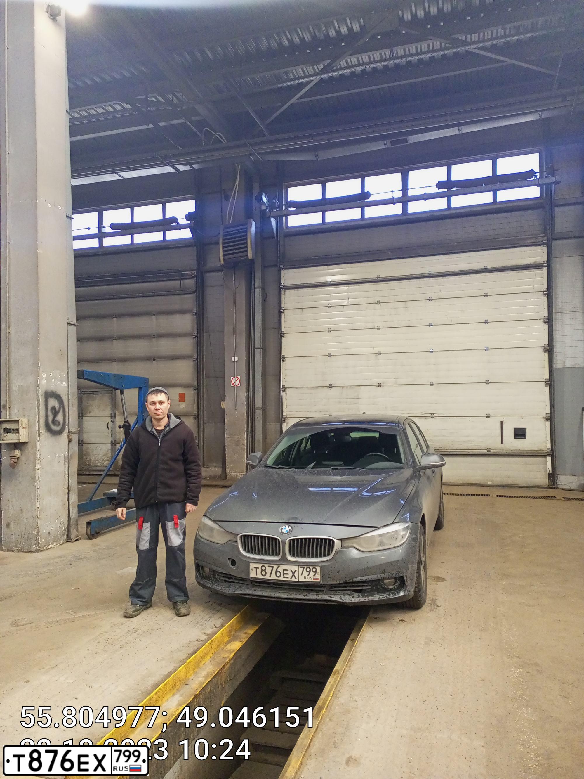 Фото автомобиля BMW SERIE 3, 2018 — госномер Т876ЕХ799. Цвет: СЕРО-ОРАНЖЕВЫЙ