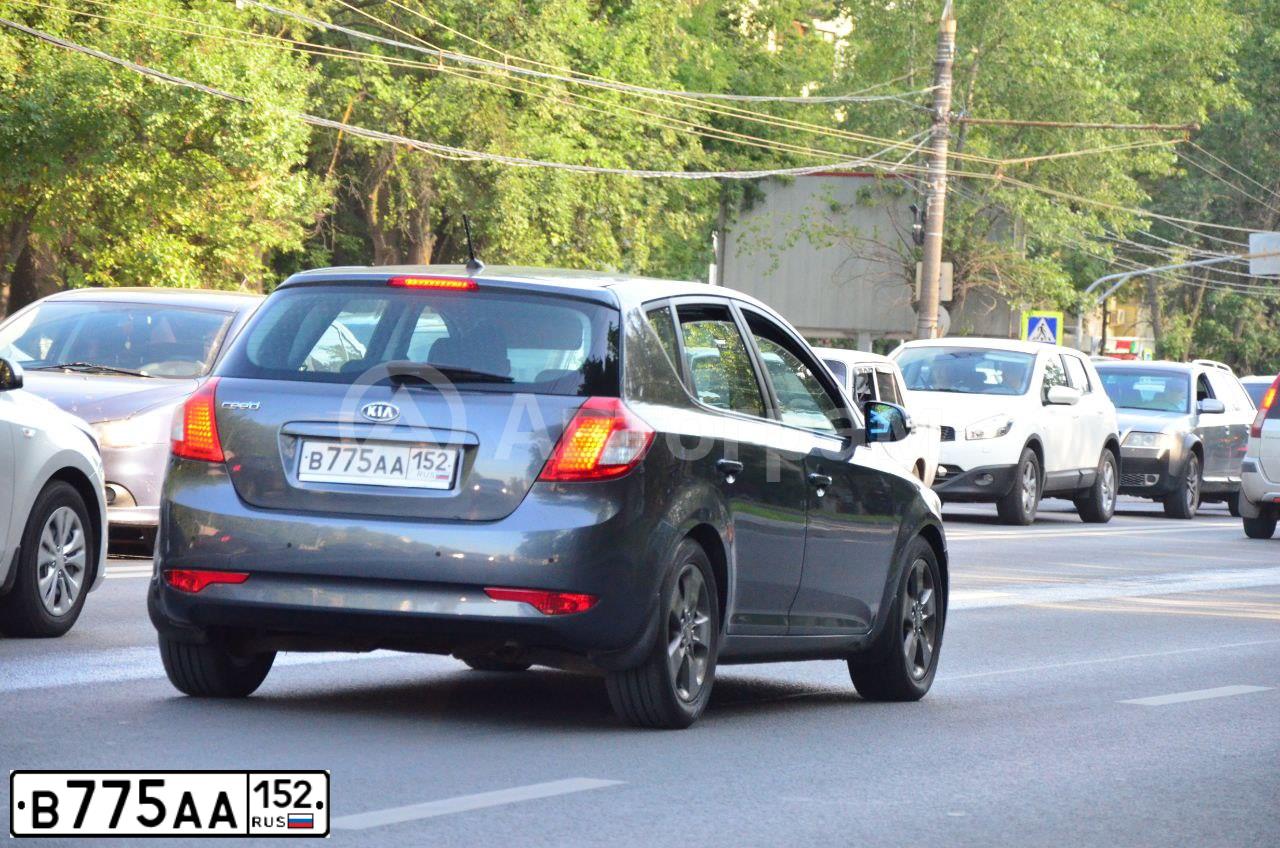Фото автомобиля KIA CEE'D, 2010 — госномер В775АА152. Цвет: ТЕМНО-СЕРЫЙ