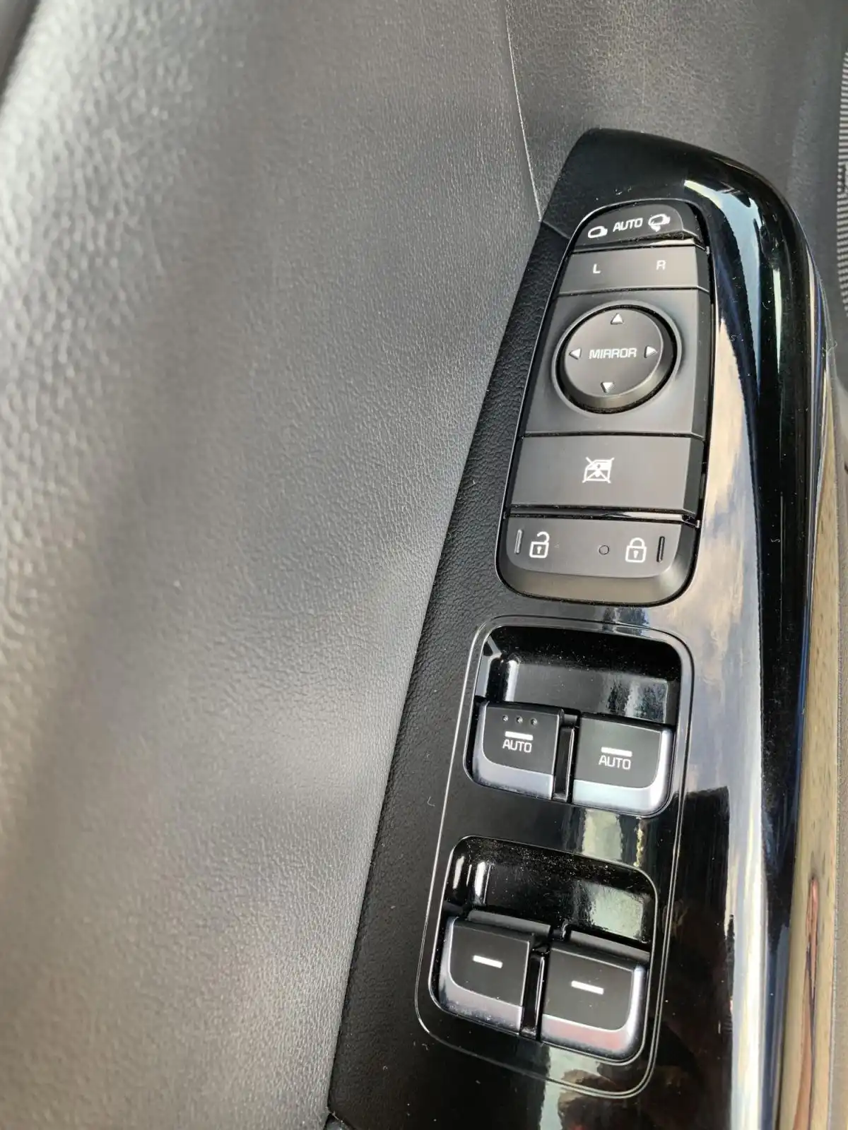 Фото автомобиля FORD D FOCUS, 2012 — госномер Н938ЕЕ123. Цвет: Белый