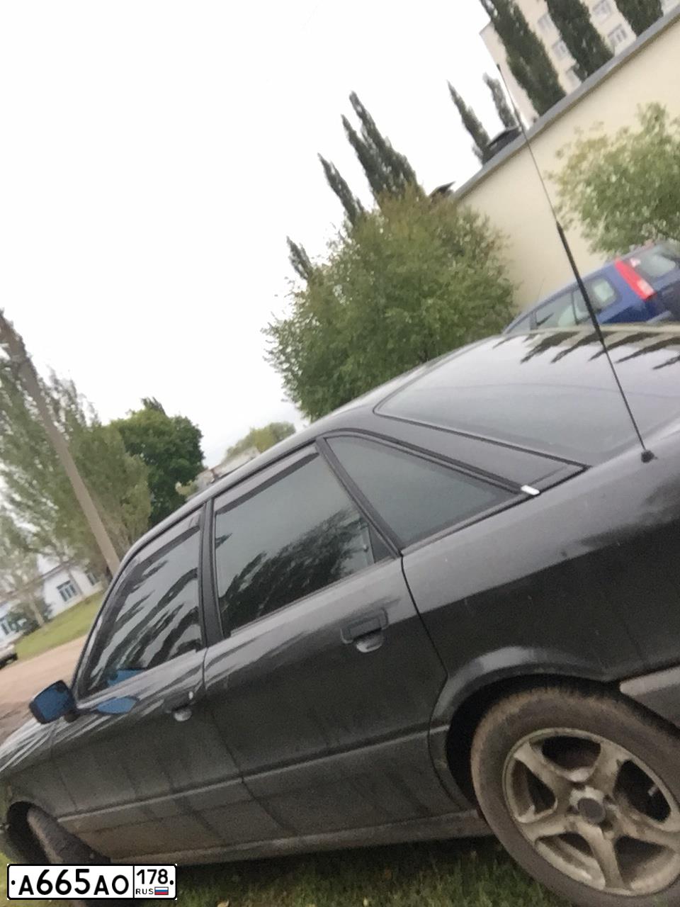 Фото автомобиля AUDI 80, 1990 — госномер А665АО178. Цвет: ЧЕРНЫЙ