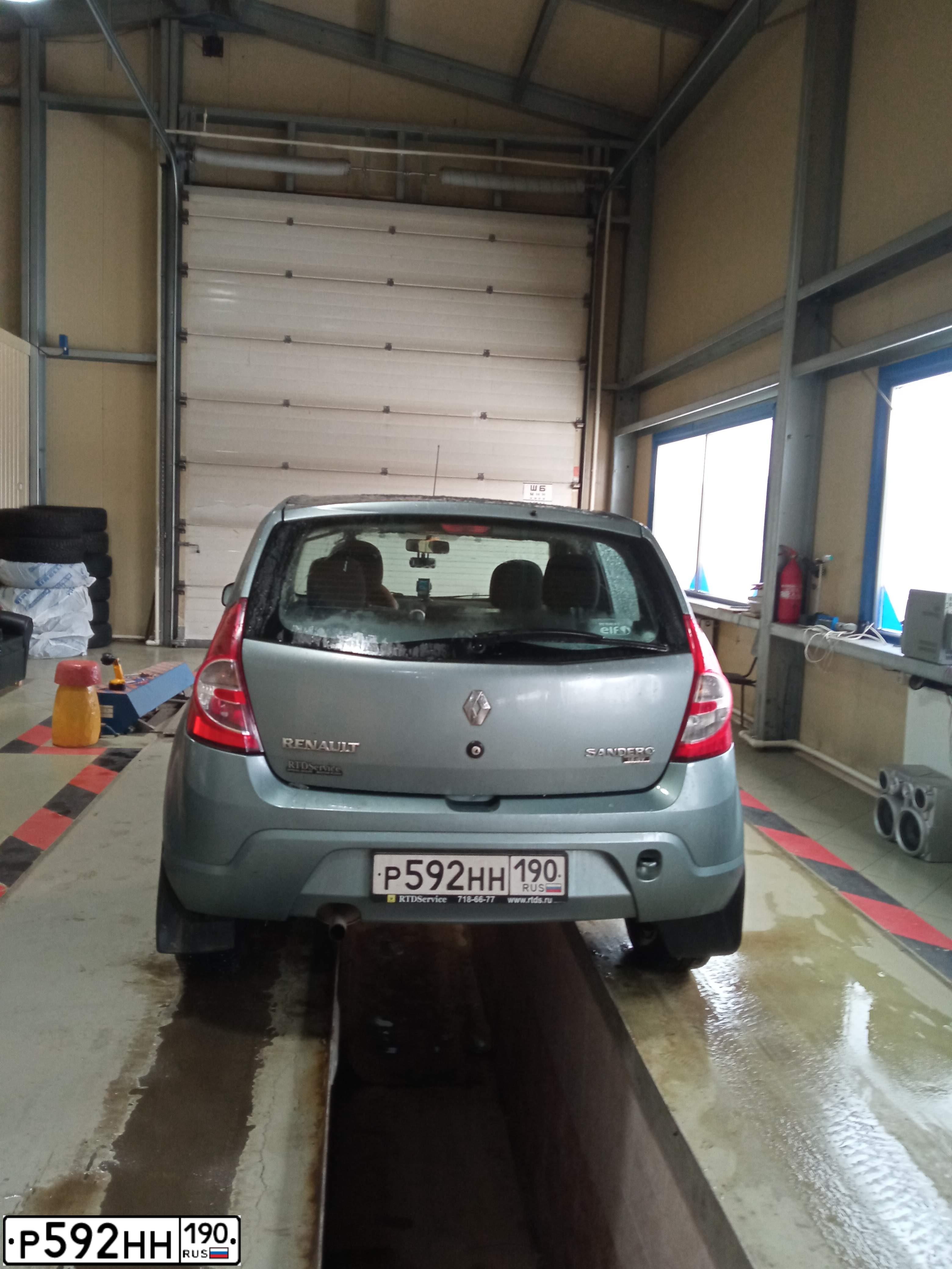 Фото автомобиля RENAULT SANDERO, 2011 — госномер Х446МУ37. Цвет: синий