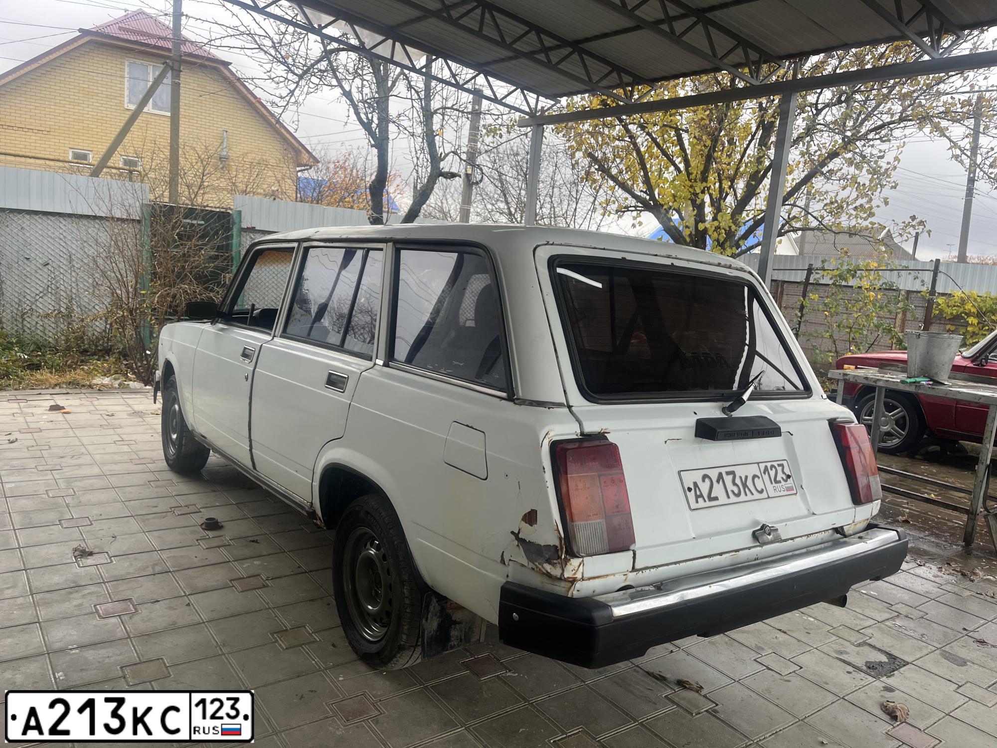 Фото автомобиля LADA 2104, 1999 — госномер А213КС123. Цвет: БЕЛЫЙ