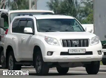 Фото автомобиля TOYOTA LANDCRUISER, 2011 — госномер Т090СВ197. Цвет: БЕЛЫЙ