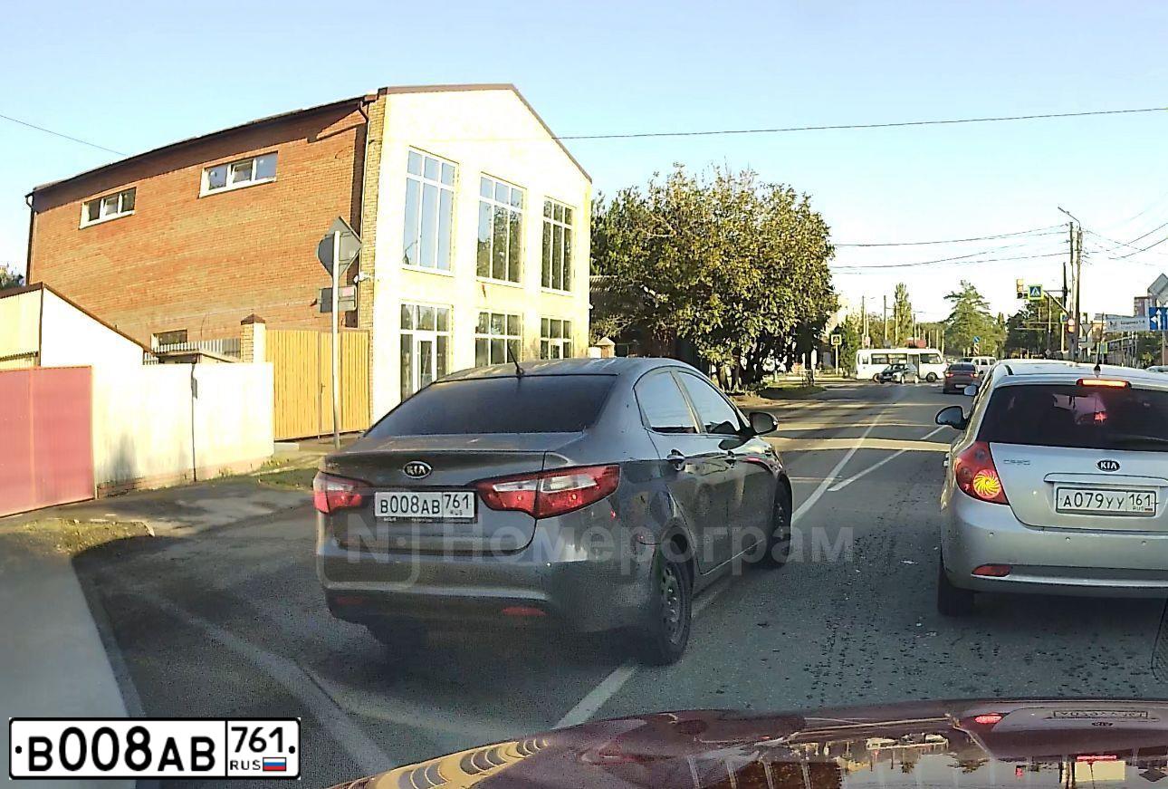 Фото автомобиля FIAT BRAVA / BRAVO, 2008 — госномер В008АВ761. Цвет: ТЕМНО-КРАСНЫЙ