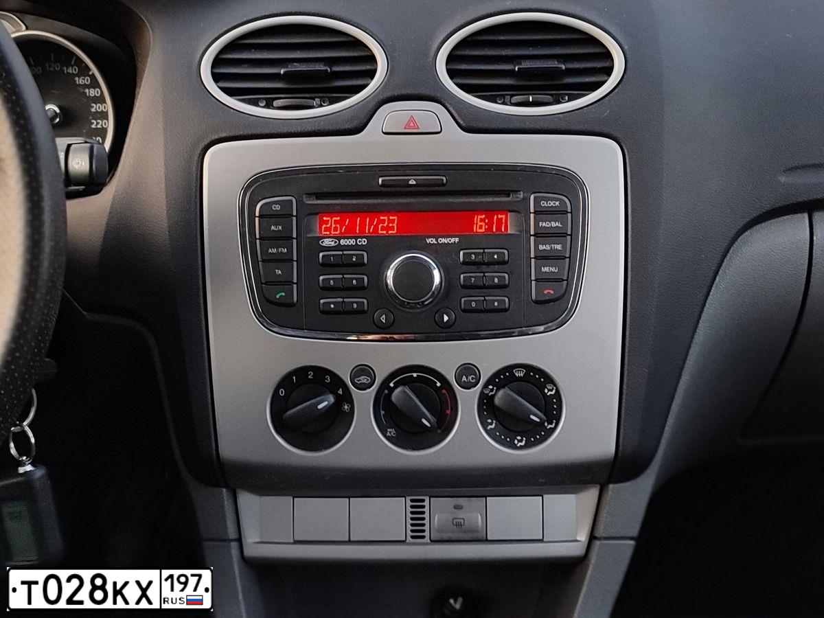 Фото автомобиля FORD FOCUS, 2011 — госномер Н412ОУ134. Цвет: Темно-синий