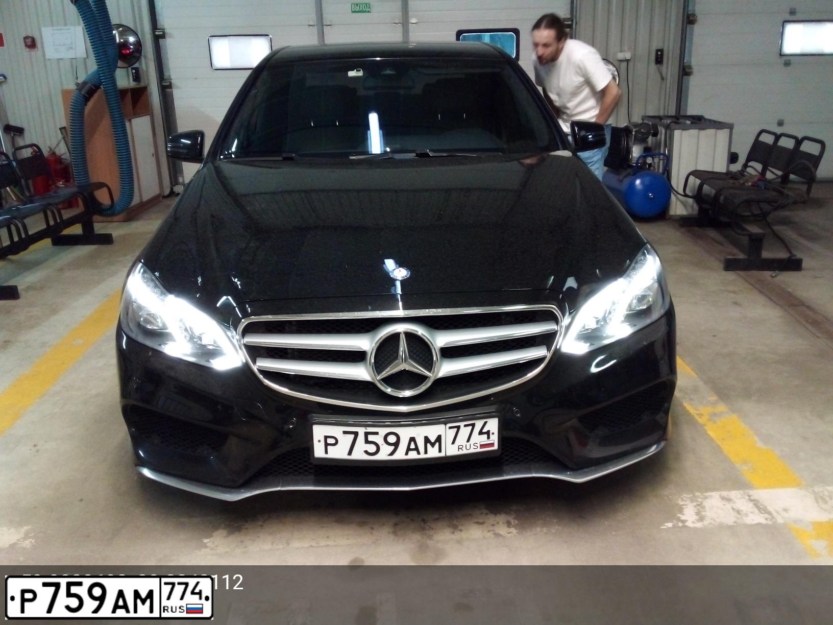 Фото автомобиля MERCEDES E-KLASSE, 2014 — госномер Р759АМ774. Цвет: ЧЕРНЫЙ