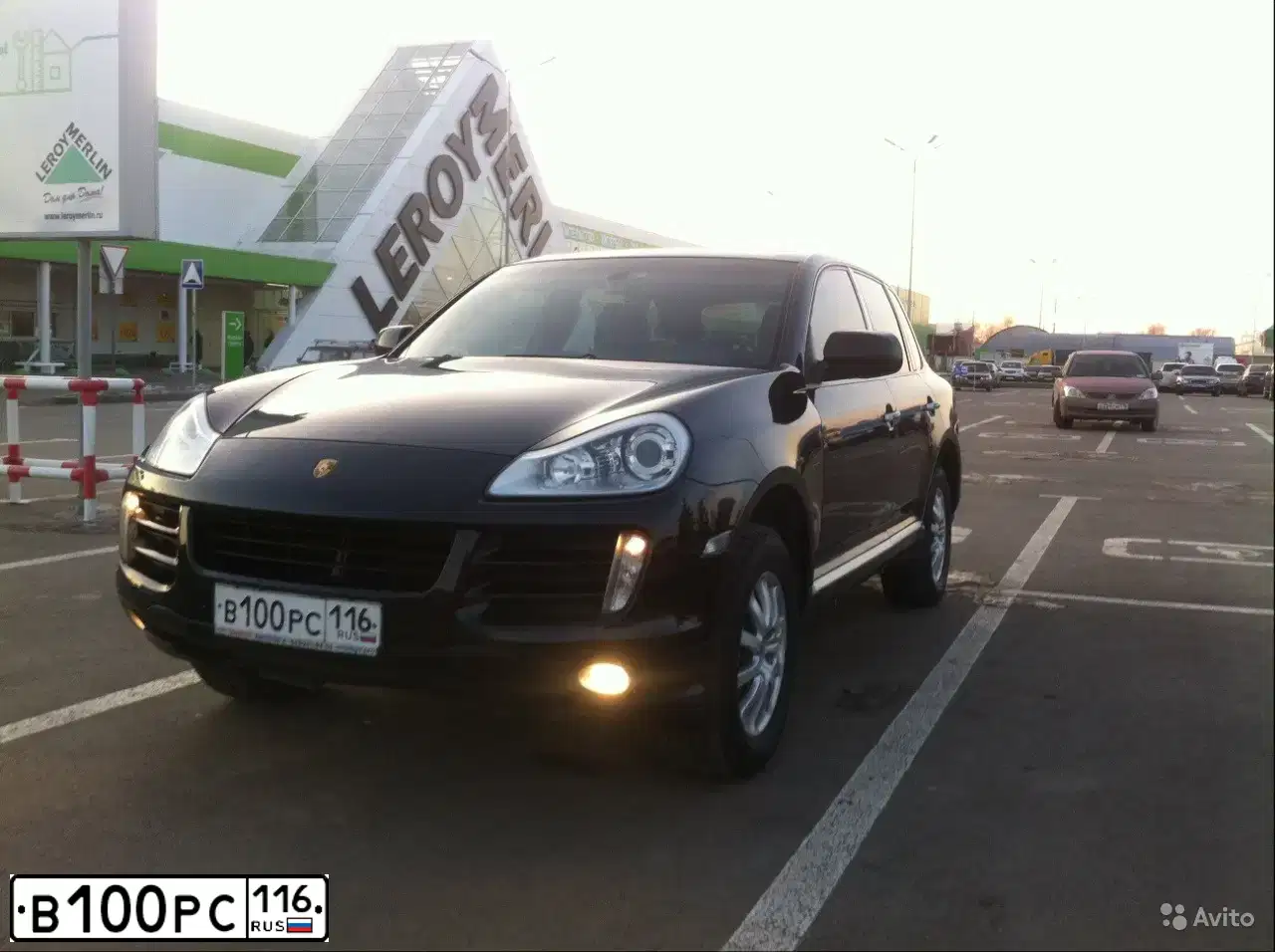 Фото автомобиля PORSCHE CAYENNE, 2007 — госномер Е100МС163. Цвет: ЧЕРНЫЙ