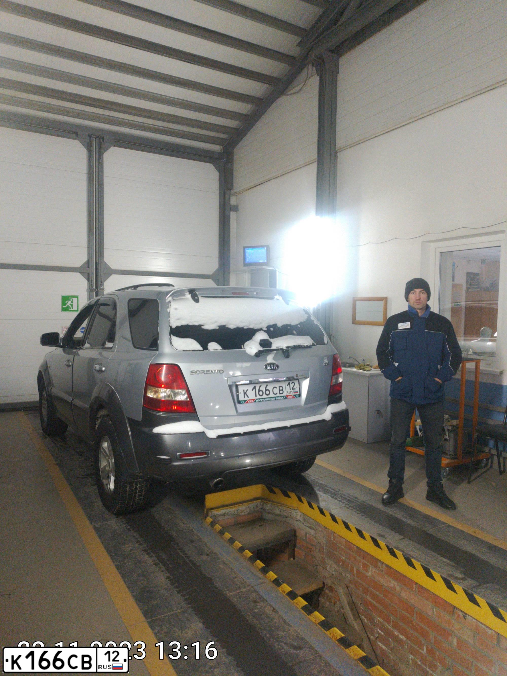 Фото автомобиля KIA SORENTO, 2005 — госномер К166СВ12. Цвет: СЕРЕБРИСТЫЙ