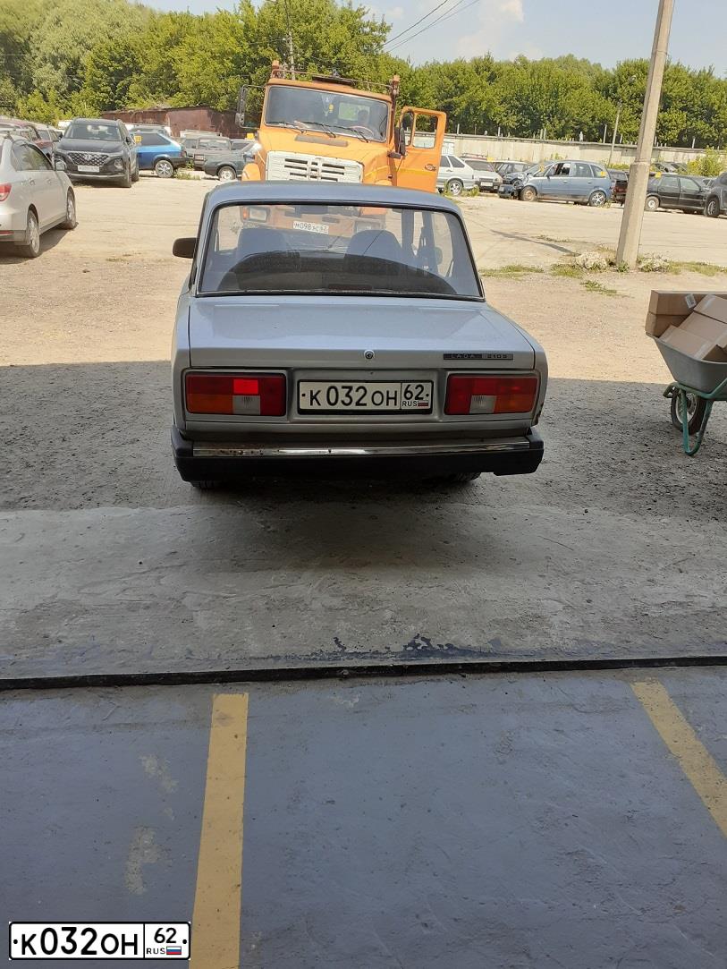 Фото автомобиля LADA 2105, 2010 — госномер К032ОН62. Цвет: СВЕТЛО-СЕРЕБРИСТЫЙ МЕТАЛЛ