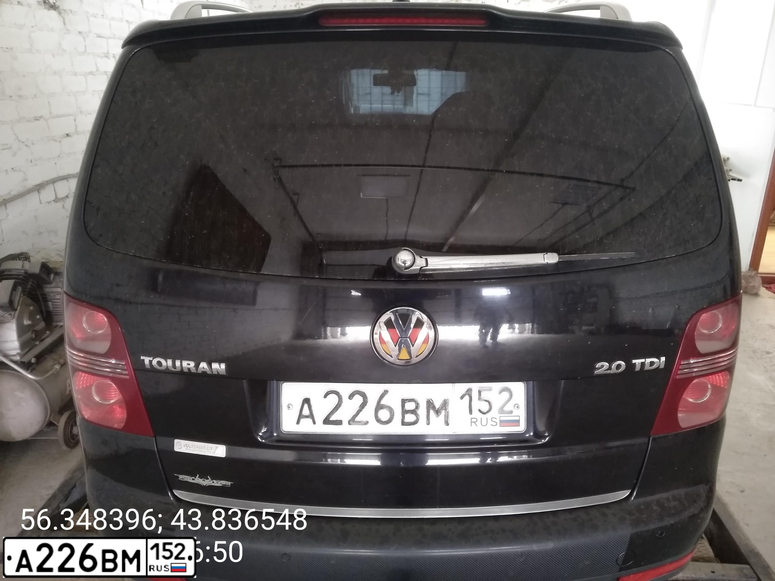 Фото автомобиля VOLKSWAGEN TOURAN, 2008 — госномер А226ВМ152. Цвет: ЧЕРНЫЙ