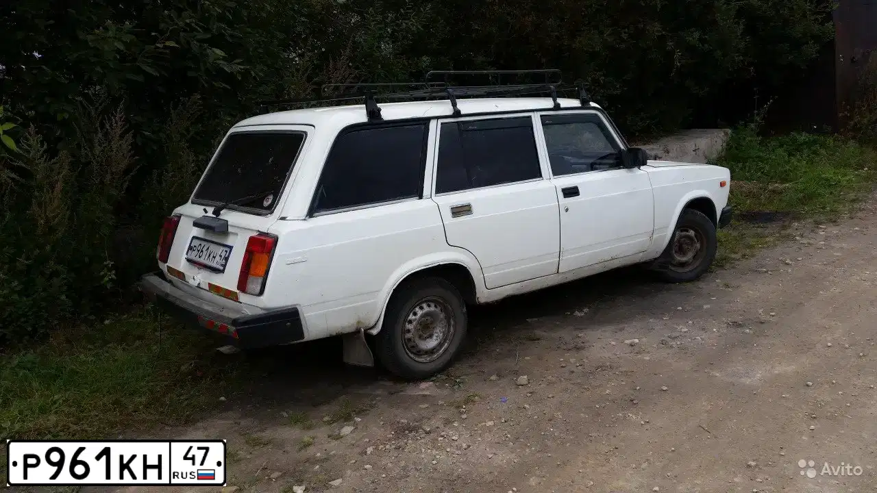 Фото автомобиля LADA 2104, 2005 — госномер Т376ТТ178. Цвет: БЕЛЫЙ