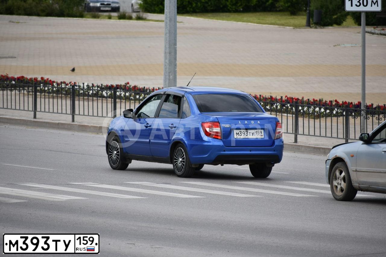 Фото автомобиля LADA 2190 GRANTA, 2019 — госномер М393ТУ159. Цвет: ЯРКО-СИНИЙ