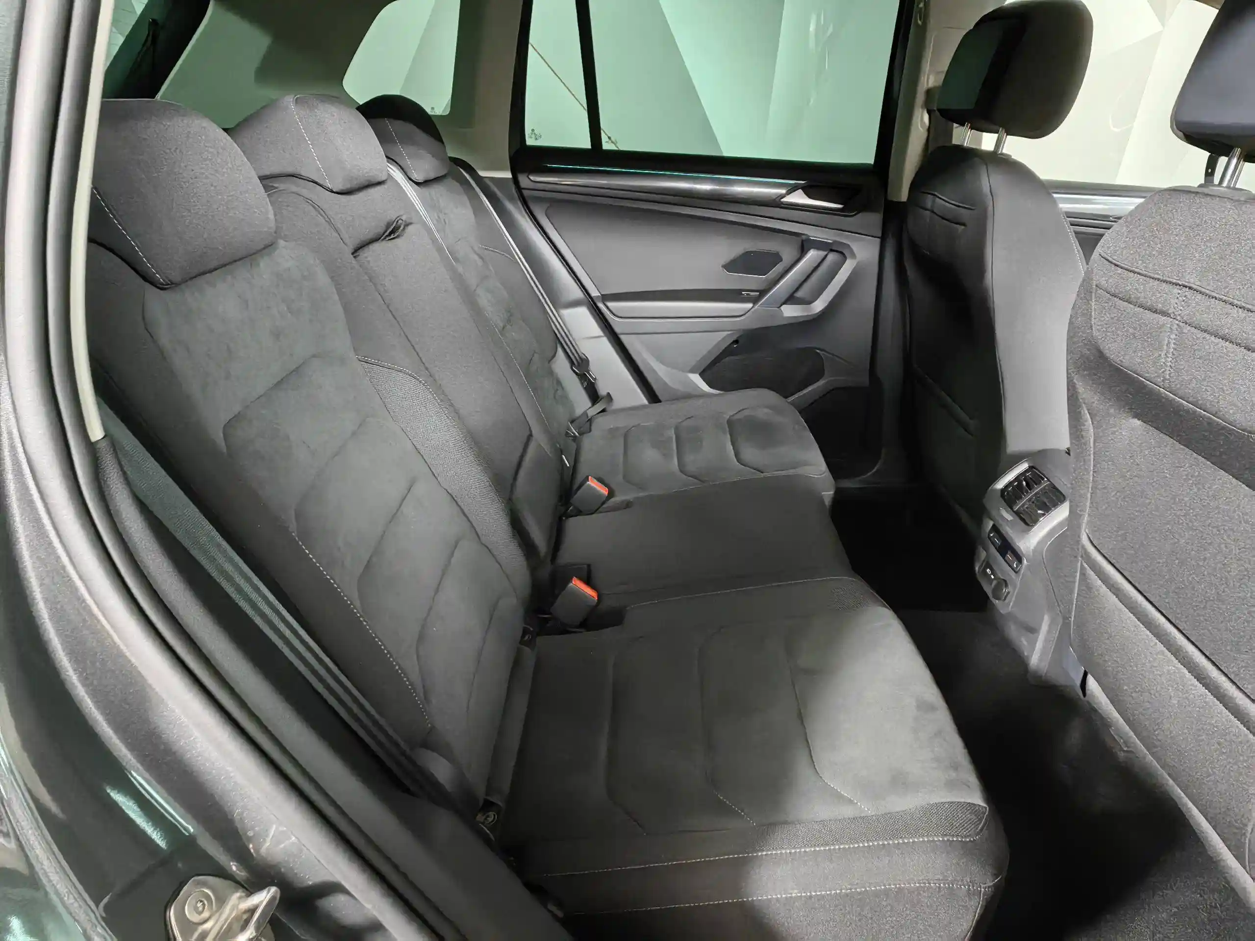 Фото автомобиля LEXUS LS, 2004 — госномер О500РМ90. Цвет: СЕРЕБРИСТЫЙ