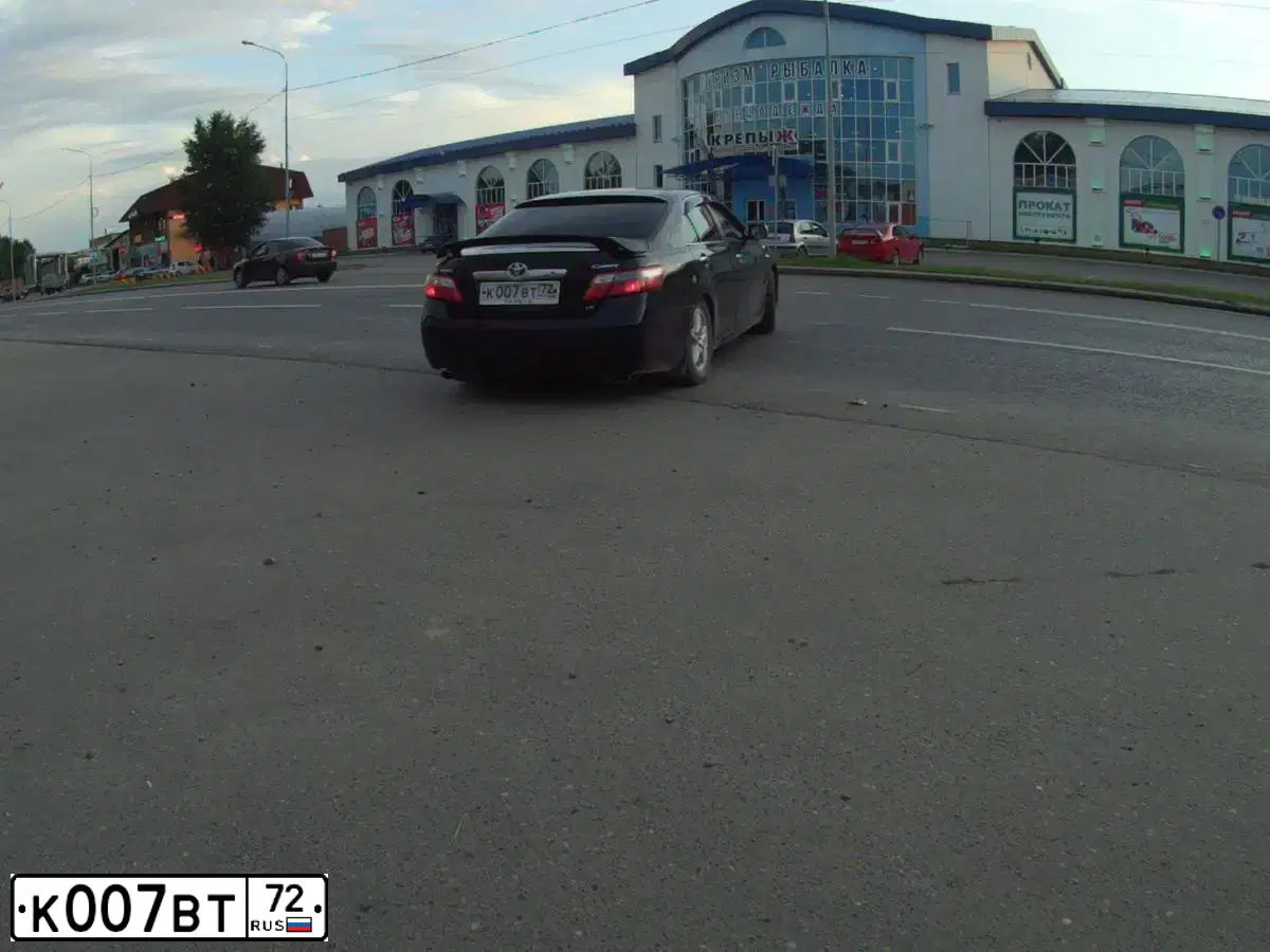 Фото автомобиля TOYOTA CAMRY, 2007 — госномер К007ВТ72. Цвет: ЧЕРНЫЙ