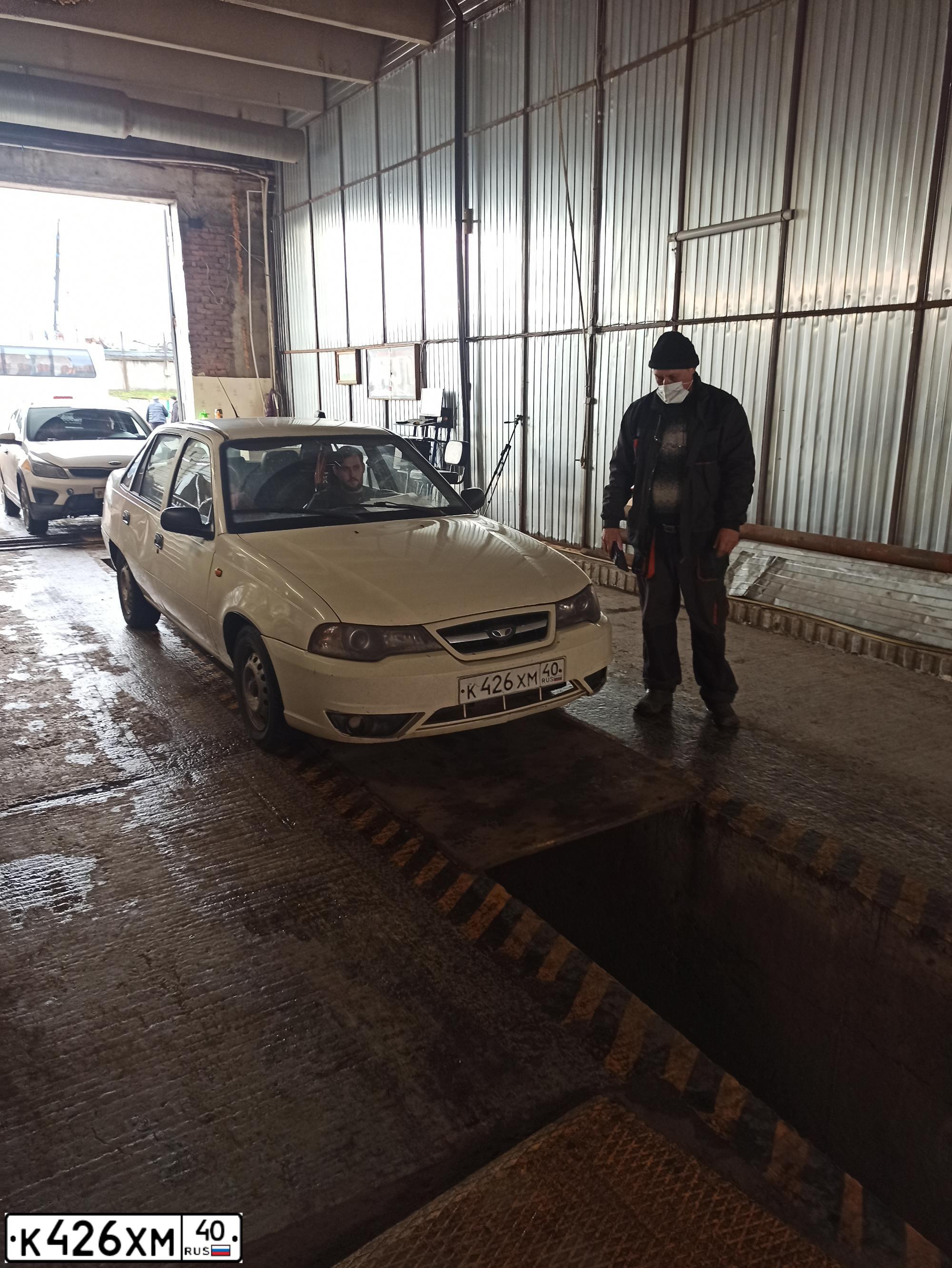 Фото автомобиля DAEWOO NEXIA, 2008 — госномер О017ОУ797. Цвет: Белый