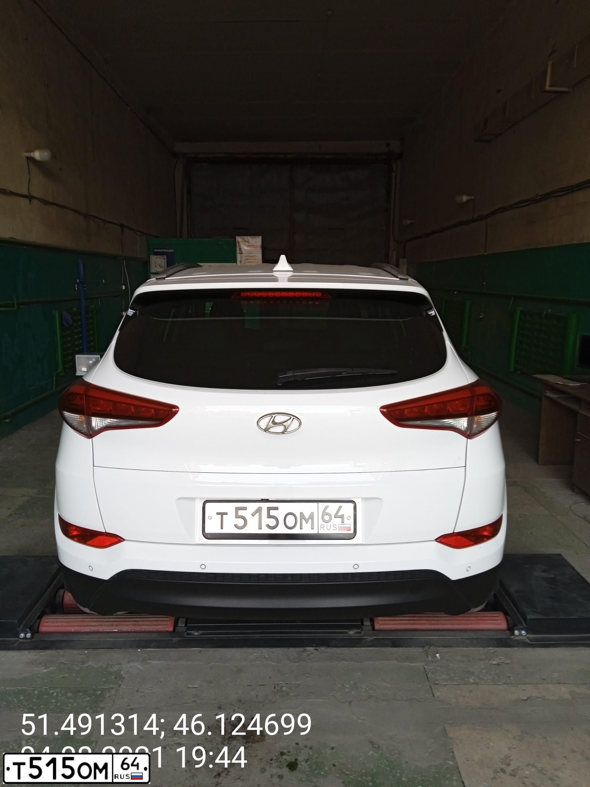 Фото автомобиля HYUNDAI TUCSON, 2015 — госномер Т515ОМ64. Цвет: Белый