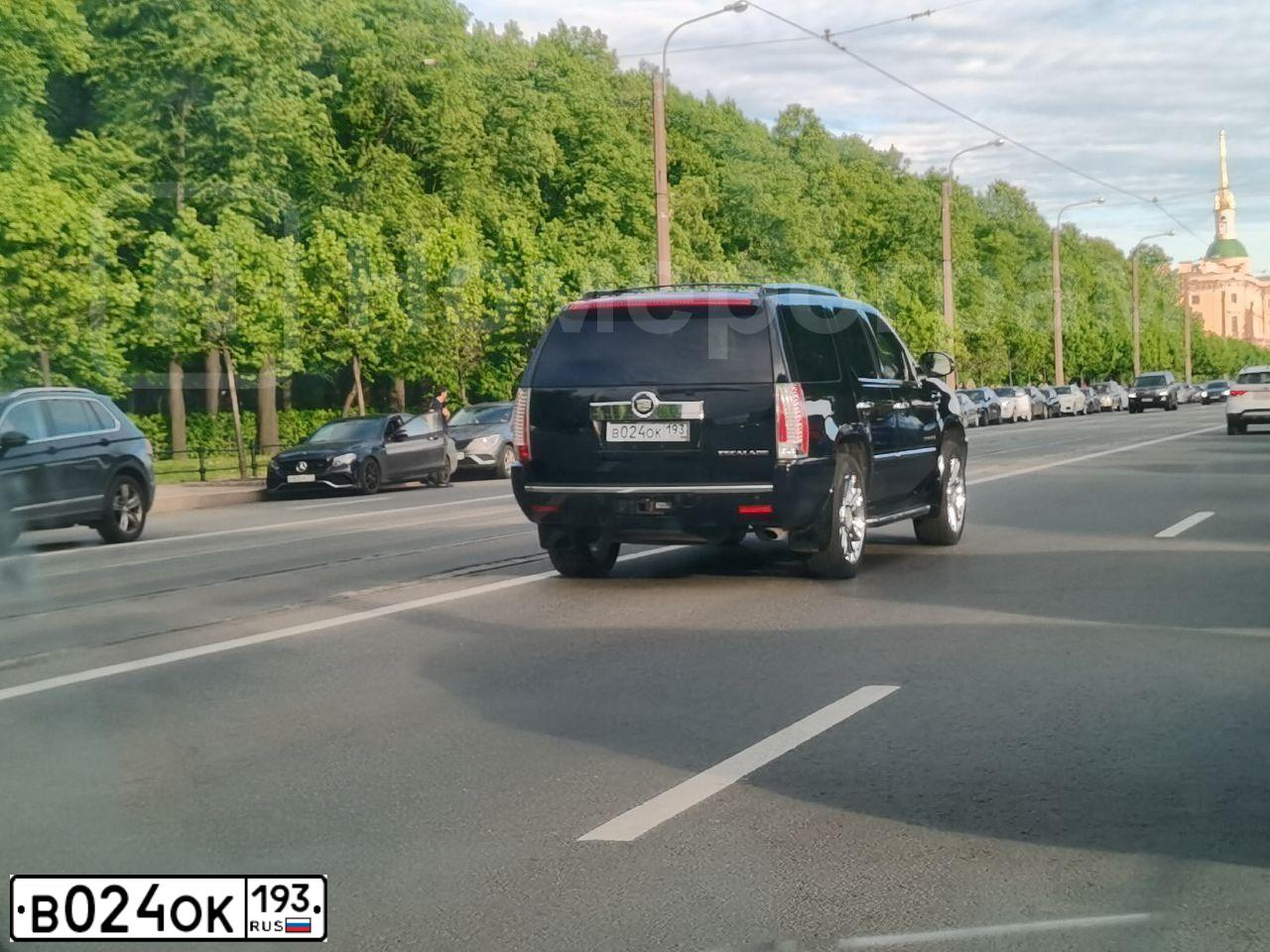 Фото автомобиля CADILLAC ESCALADE, 2007 — госномер В024ОК193. Цвет: ЧЕРНЫЙ