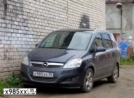 Фото автомобиля OPEL ZAFIRA, 2008 — госномер Х985ХХ35. Цвет: ТЕМНО-СЕРЫЙ