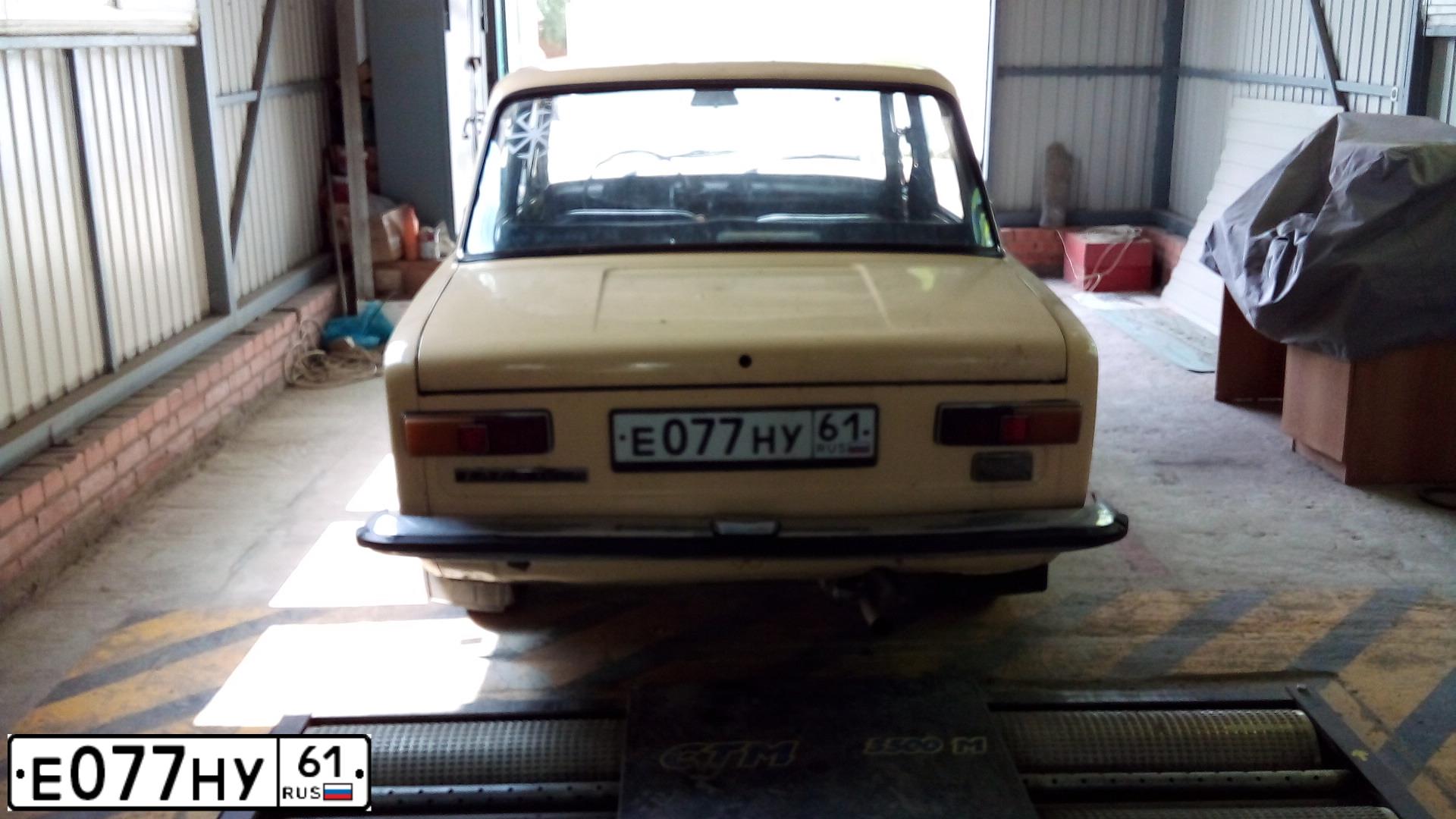 Фото автомобиля LADA 2101, 1986 — госномер Е077НУ61. Цвет: СВЕТЛО-ЖЕЛТЫЙ