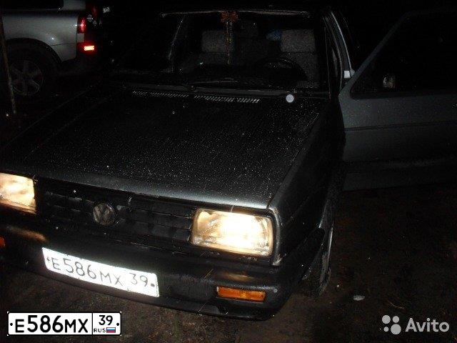 Фото автомобиля VOLKSWAGEN JETTA, 1988 — госномер Е586МХ39. Цвет: ЗЕЛЕНЫЙ