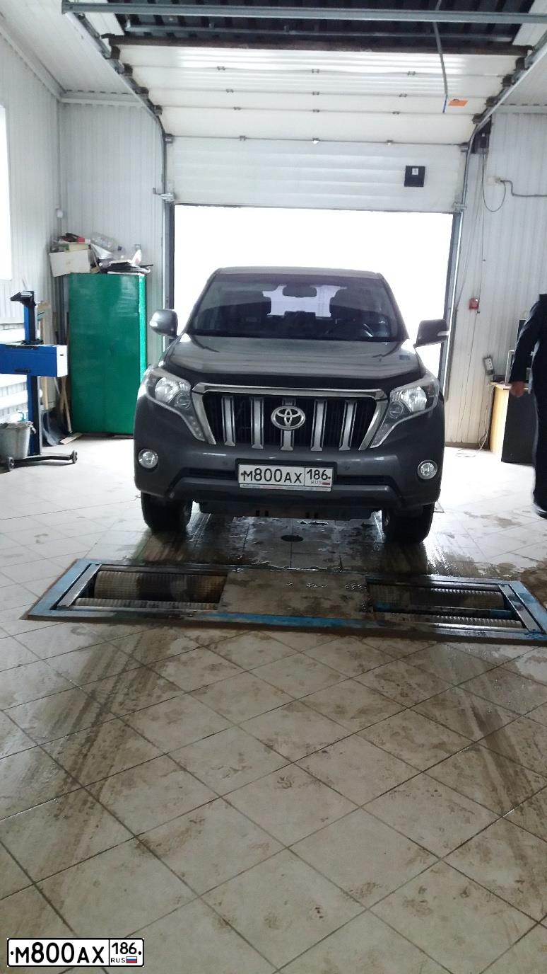 Фото автомобиля TOYOTA LANDCRUISER, 2014 — госномер М800АХ186. Цвет: ПЕПЕЛЬНО-СЕРЫЙ