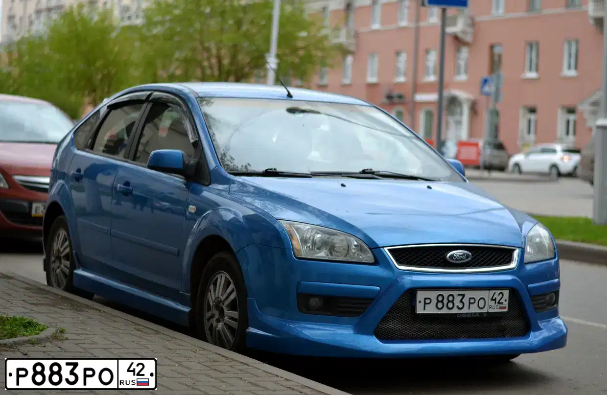 Фото автомобиля FORD FOCUS, 2006 — госномер Р883РО42. Цвет: ГОЛУБОЙ