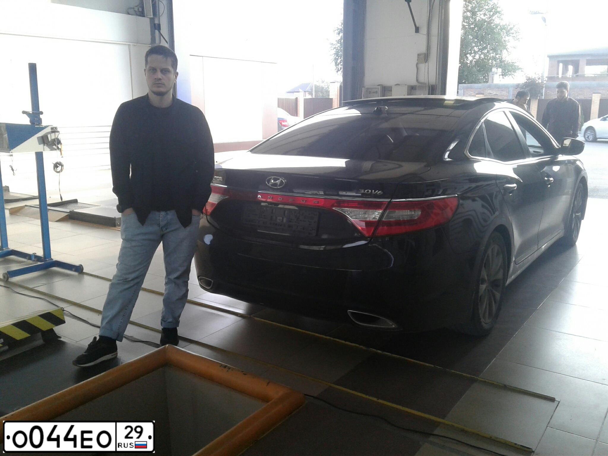Фото автомобиля HYUNDAI GRANDEUR, 2013 — госномер О044ЕО29. Цвет: ЧЕРНЫЙ