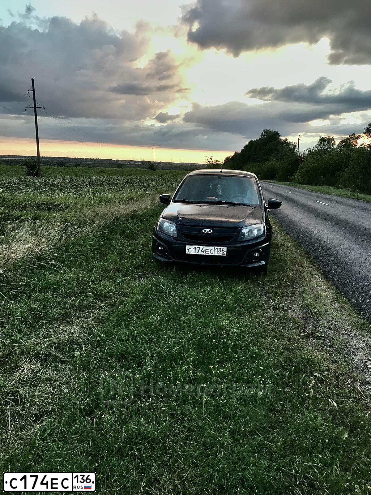 Фото автомобиля LADA 2190 GRANTA, 2016 — госномер С174ЕС136. Цвет: ЧЕРНЫЙ