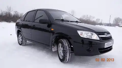 Фото автомобиля LADA 2190 GRANTA, 2012 — госномер О908АМ102. Цвет: СЕРО-ЧЕРНЫЙ
