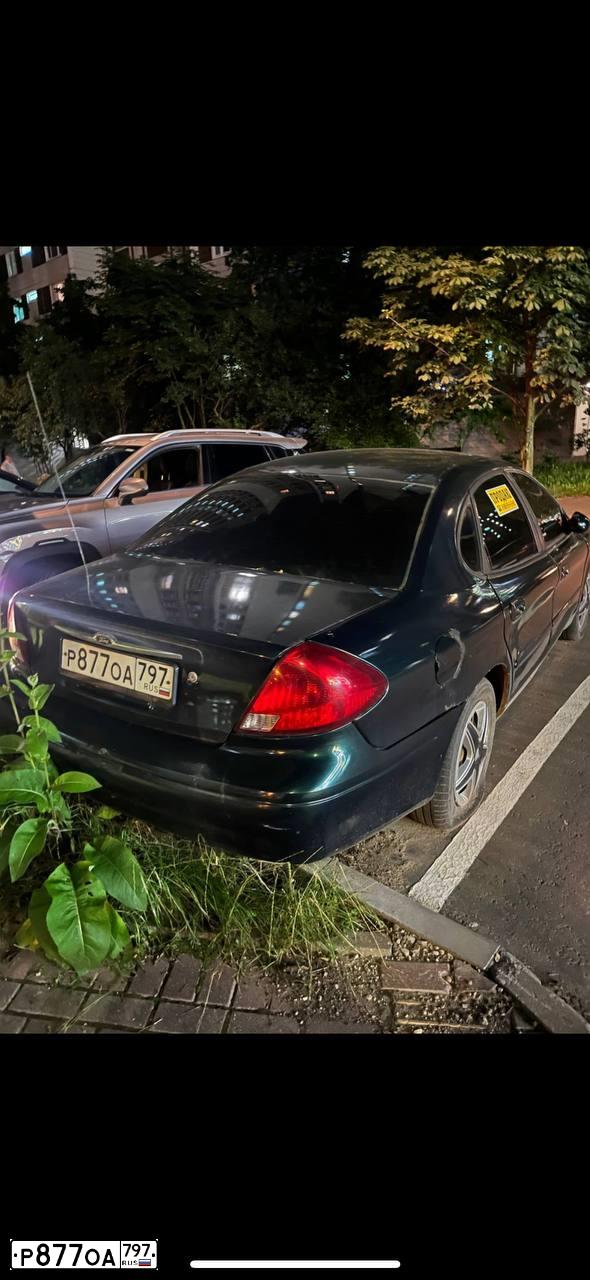 Фото автомобиля FORD TAURUS, 2000 — госномер Р877ОА797. Цвет: ЗЕЛЕНЫЙ